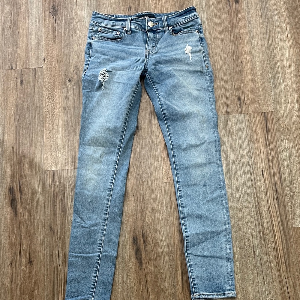 Distressed Women Jeans
